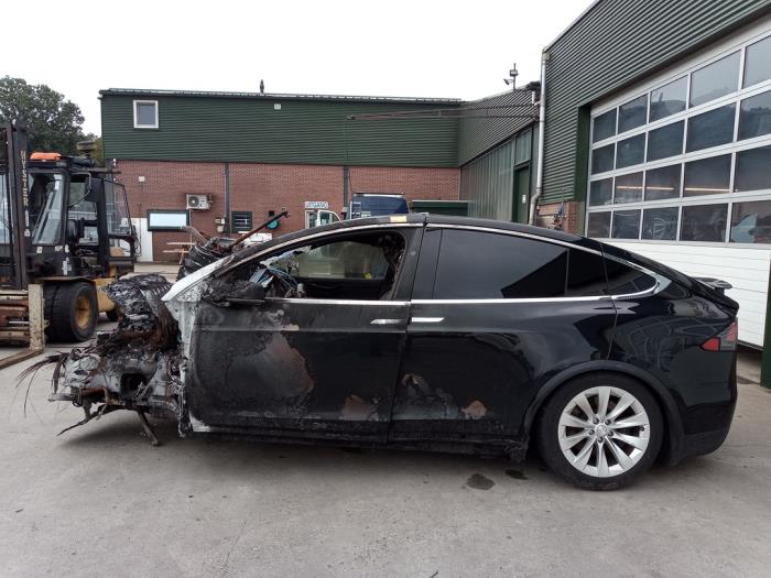 Tesla Model X 75D Sloopvoertuig (2018, Zwart)