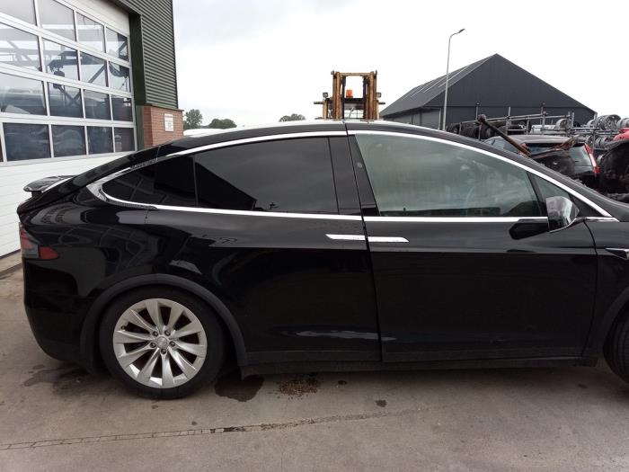 Tesla Model X 75D Sloopvoertuig (2018, Zwart)