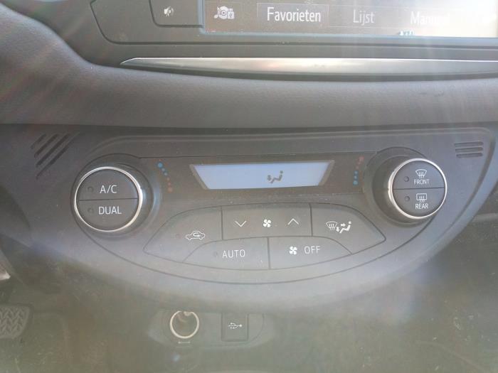 Toyota Yaris III 1.5 16V Hybrid Sloopvoertuig (2016, Grijs)