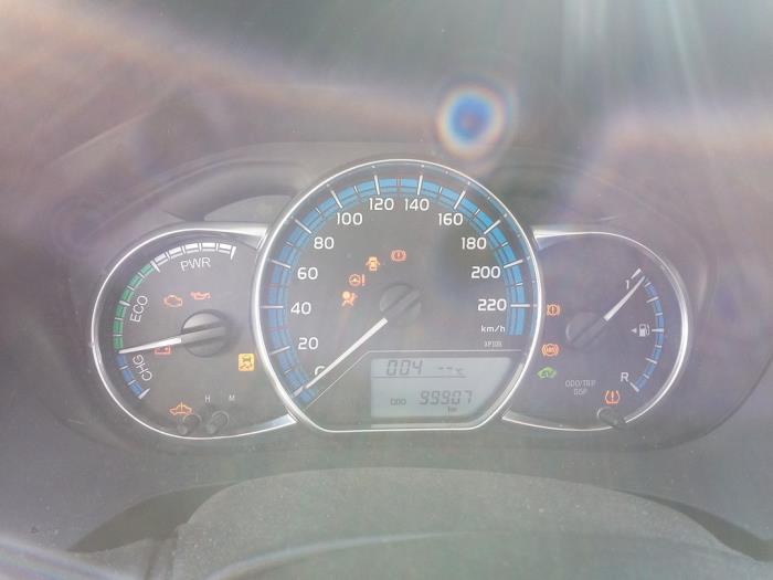 Toyota Yaris III 1.5 16V Hybrid Sloopvoertuig (2016, Grijs)