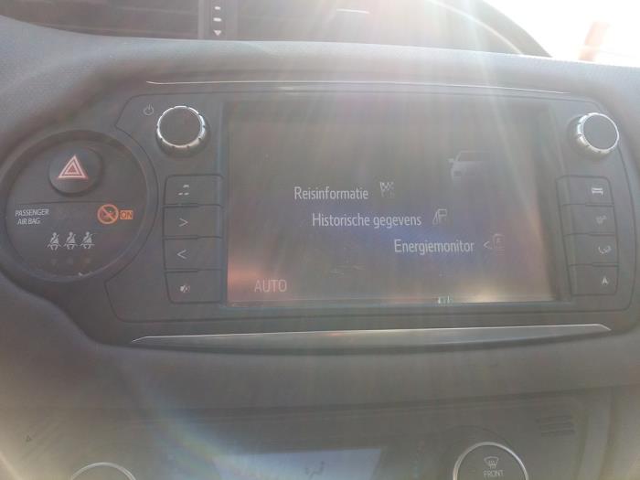 Toyota Yaris III 1.5 16V Hybrid Sloopvoertuig (2016, Grijs)