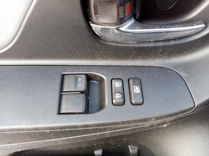 Toyota Yaris III 1.5 16V Hybrid Sloopvoertuig (2016, Grijs)