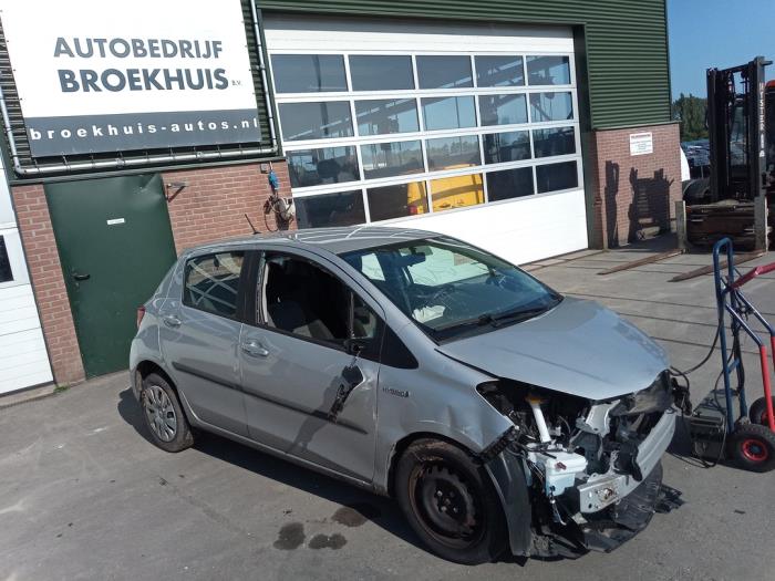 Toyota Yaris III 1.5 16V Hybrid Sloopvoertuig (2016, Grijs)