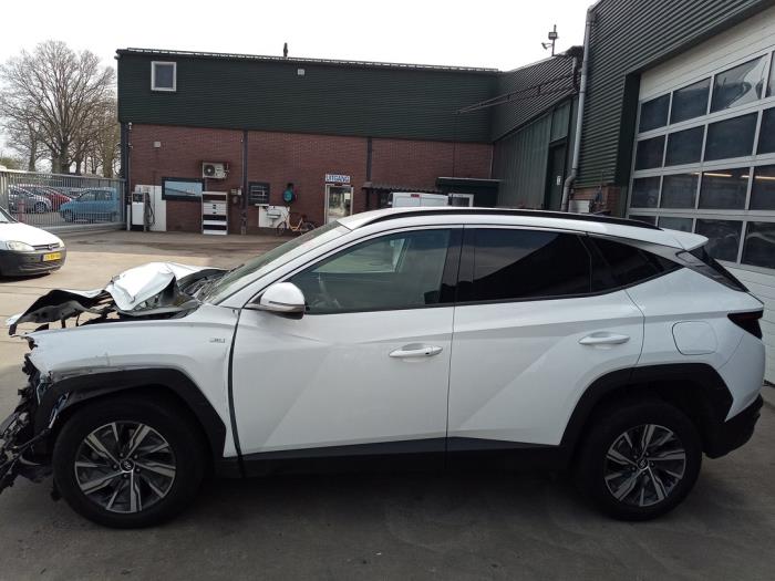 Hyundai Tucson 1.6 T-GDI Hybrid 48V Sloopvoertuig (2022, Wit)