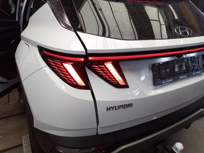 Hyundai Tucson 1.6 T-GDI Hybrid 48V Sloopvoertuig (2022, Wit)