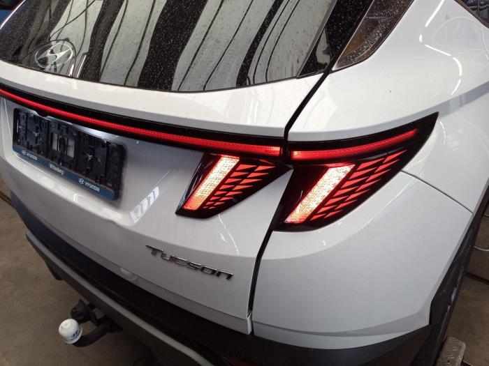 Hyundai Tucson 1.6 T-GDI Hybrid 48V Sloopvoertuig (2022, Wit)