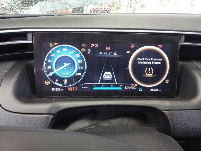 Hyundai Tucson 1.6 T-GDI Hybrid 48V Sloopvoertuig (2022, Wit)