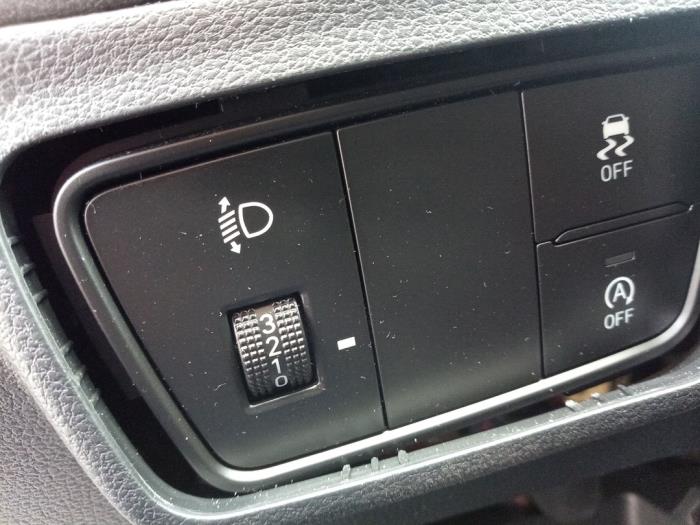 Hyundai Tucson 1.6 T-GDI Hybrid 48V Sloopvoertuig (2022, Wit)