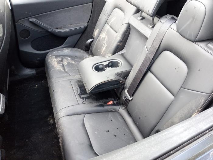 Tesla Model Y RWD Skrotfordon (2024, BLAUW)