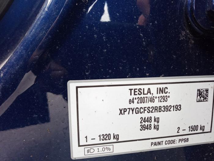 Tesla Model Y RWD Skrotfordon (2024, BLAUW)