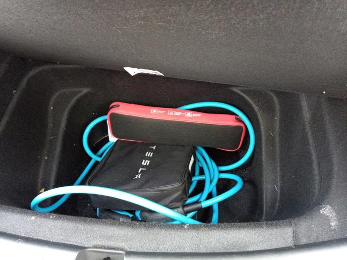 Tesla Model Y RWD Skrotfordon (2024, BLAUW)