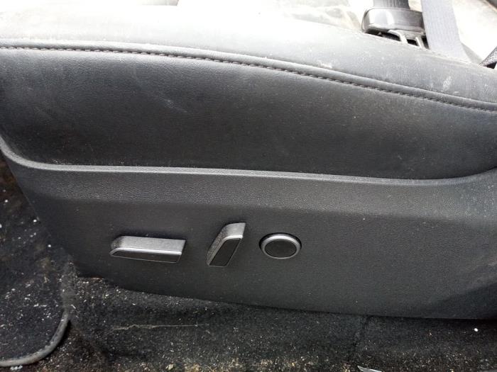 Tesla Model Y RWD Skrotfordon (2024, BLAUW)