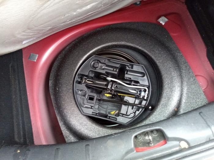 Citroen C3 1.2 VTi 82 12V Sloopvoertuig (2015, Rood)