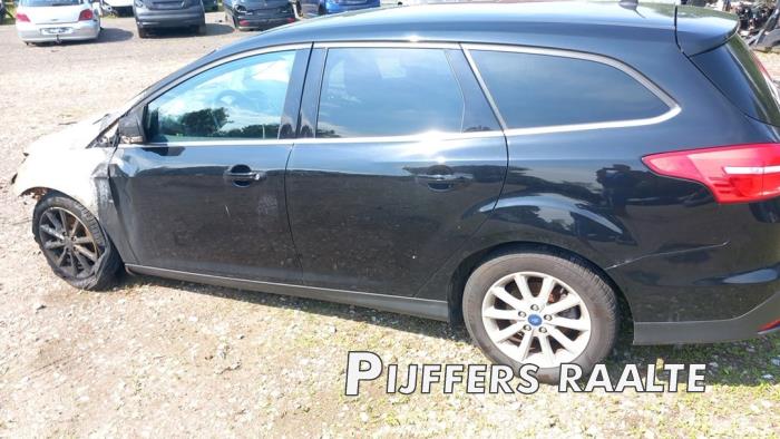 Ford Focus 3 Wagon 1.0 Ti-VCT EcoBoost 12V 125 Samochód złomowany (2016, Czarny)