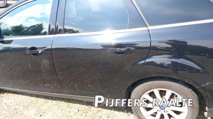 Ford Focus 3 Wagon 1.0 Ti-VCT EcoBoost 12V 125 Samochód złomowany (2016, Czarny)