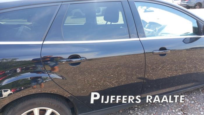 Ford Focus 3 Wagon 1.0 Ti-VCT EcoBoost 12V 125 Samochód złomowany (2016, Czarny)