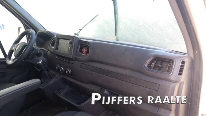 Renault Master III 2.3 dCi 135 16V FWD Skrotfordon (2021, BLANC MINERAL)