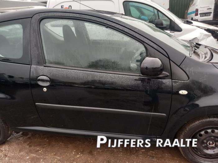 Peugeot 107 1.0 12V Skrotfordon (2011, ZWART)