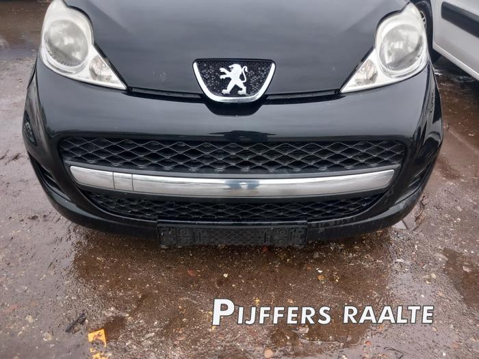 Peugeot 107 1.0 12V Skrotfordon (2011, ZWART)