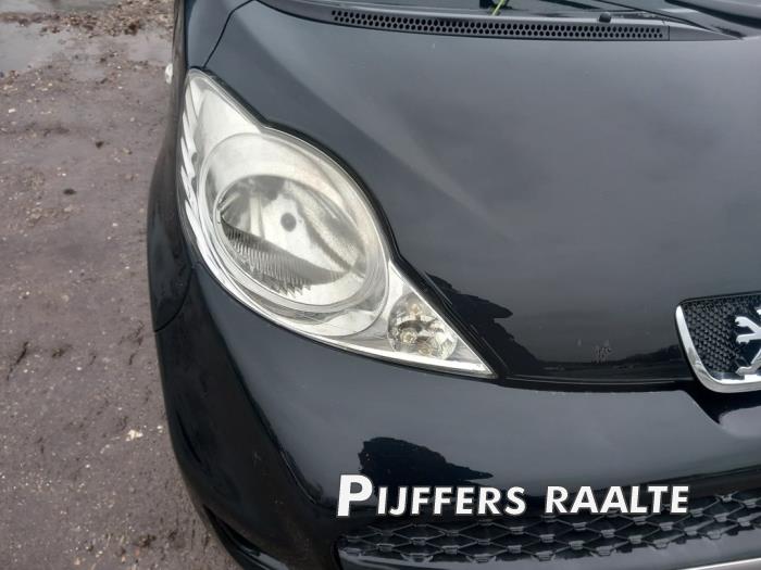 Peugeot 107 1.0 12V Skrotfordon (2011, ZWART)