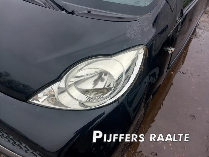 Peugeot 107 1.0 12V Skrotfordon (2011, ZWART)