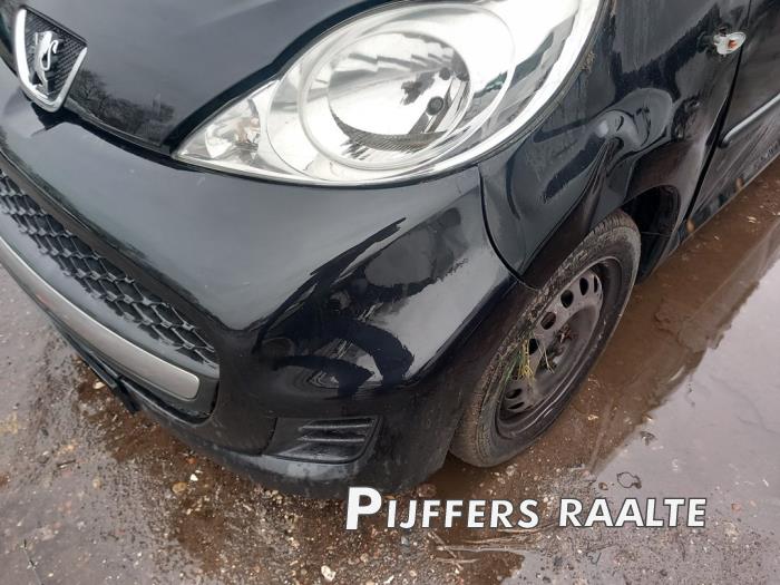 Peugeot 107 1.0 12V Skrotfordon (2011, ZWART)