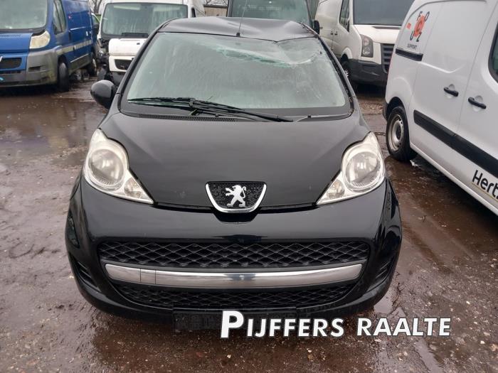Peugeot 107 1.0 12V Skrotfordon (2011, ZWART)
