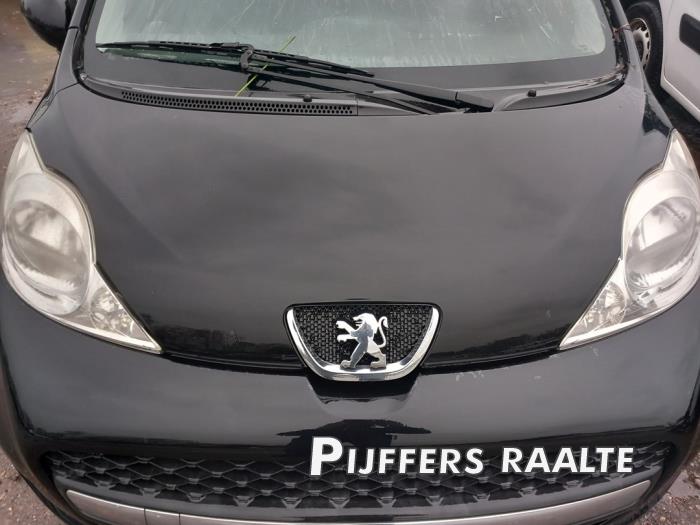 Peugeot 107 1.0 12V Skrotfordon (2011, ZWART)
