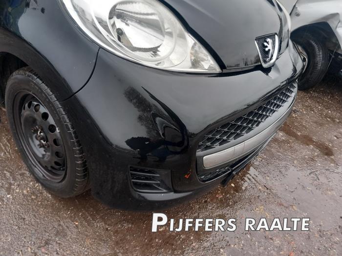 Peugeot 107 1.0 12V Skrotfordon (2011, ZWART)
