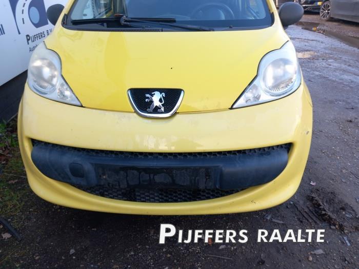 Peugeot 107 1.0 12V Skrotfordon (2009, GEEL)