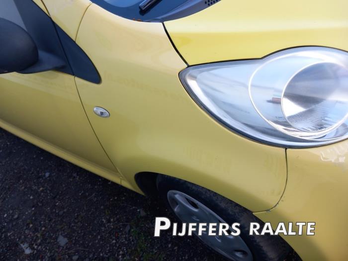 Peugeot 107 1.0 12V Skrotfordon (2009, GEEL)