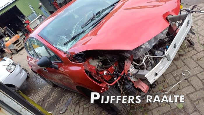 Renault Clio IV 0.9 Energy TCE 90 12V Skrotfordon (2018, ROOD)