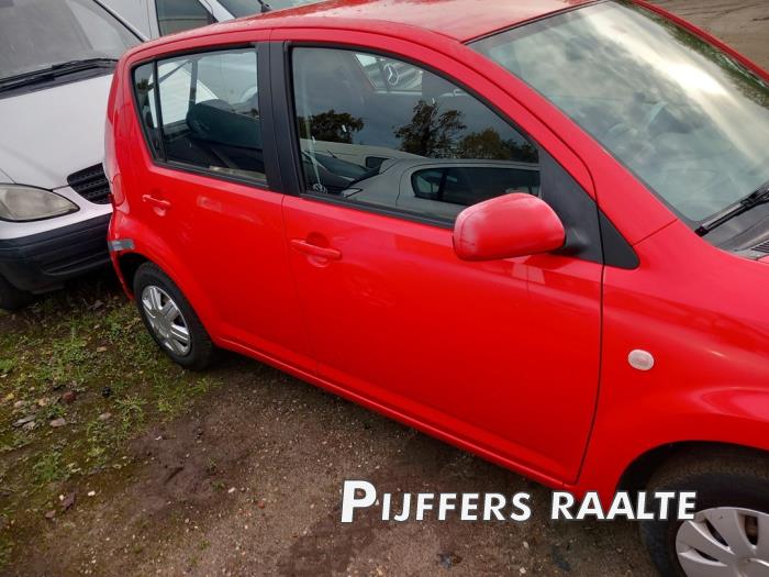 Daihatsu Sirion 2 1.0 12V DVVT Sloopvoertuig (2005, Rood)