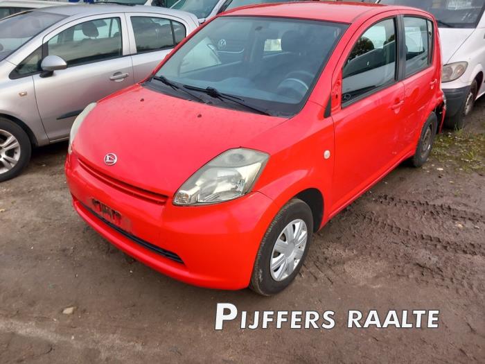 Daihatsu Sirion 2 1.0 12V DVVT Sloopvoertuig (2005, Rood)