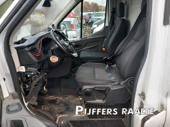 Ford Transit 2.0 TDCi 16V Eco Blue 130 RWD Sloopvoertuig (2022, Roze, Wit)