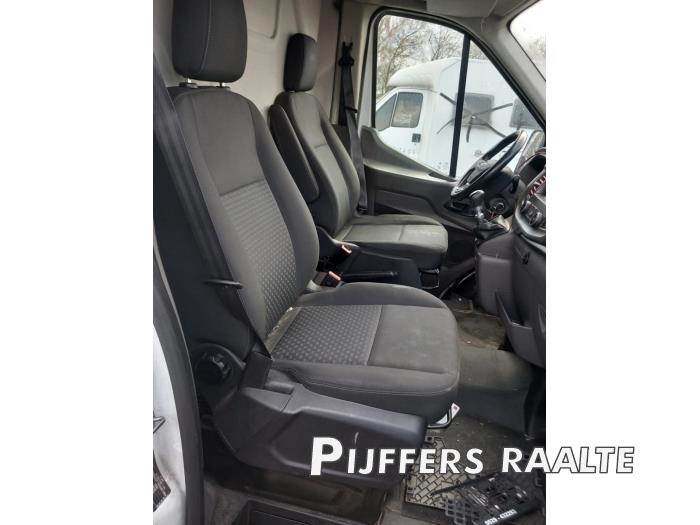 Ford Transit 2.0 TDCi 16V Eco Blue 130 RWD Sloopvoertuig (2022, Roze, Wit)