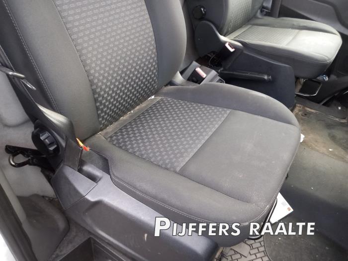 Ford Transit 2.0 TDCi 16V Eco Blue 130 RWD Sloopvoertuig (2022, Roze, Wit)