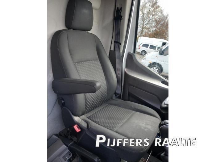 Ford Transit 2.0 TDCi 16V Eco Blue 130 RWD Sloopvoertuig (2022, Roze, Wit)