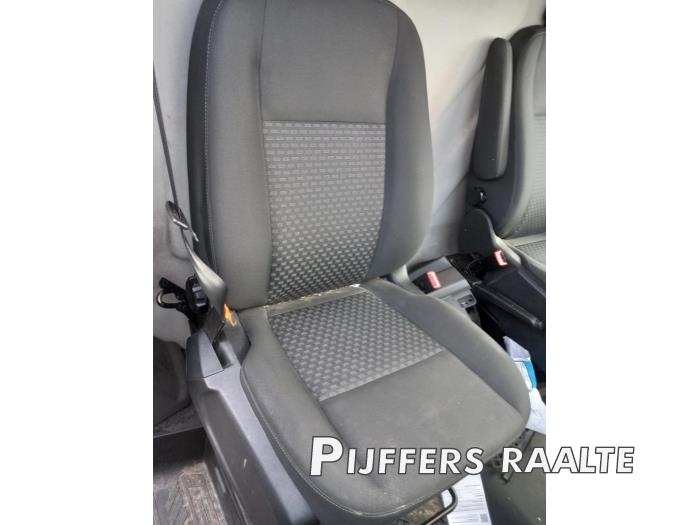 Ford Transit 2.0 TDCi 16V Eco Blue 130 RWD Sloopvoertuig (2022, Roze, Wit)