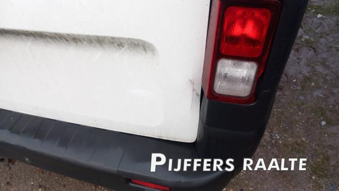 Opel Vivaro 1.6 CDTI BiTurbo 120 Skrotfordon (2015, ICY WHITE)