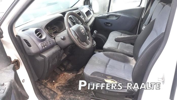 Opel Vivaro 1.6 CDTI BiTurbo 120 Skrotfordon (2015, ICY WHITE)