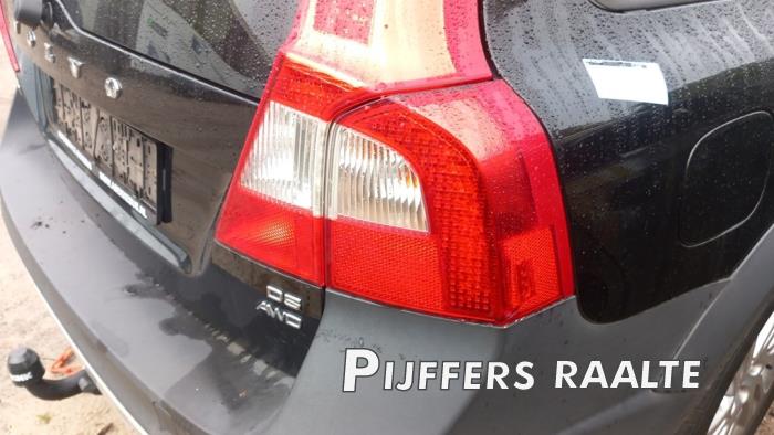 Volvo XC70 2.4 D5 20V AWD Skrotfordon (2009, ZWART)