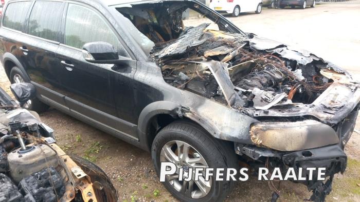 Volvo XC70 2.4 D5 20V AWD Skrotfordon (2009, ZWART)