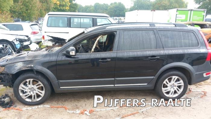 Volvo XC70 2.4 D5 20V AWD Skrotfordon (2009, ZWART)