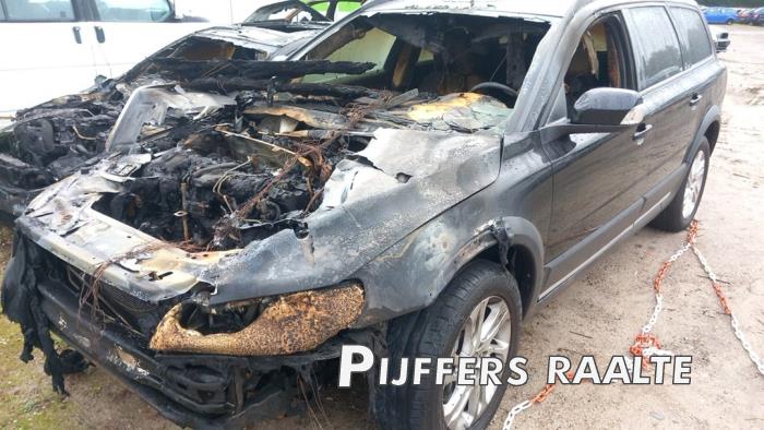 Volvo XC70 2.4 D5 20V AWD Skrotfordon (2009, ZWART)