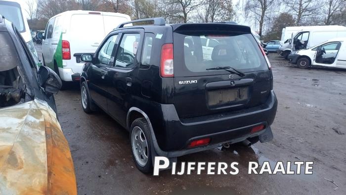 Suzuki Ignis 1.3 16V Skrotfordon (2002, ZWART)