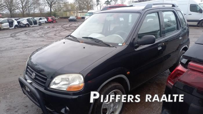 Suzuki Ignis 1.3 16V Skrotfordon (2002, ZWART)