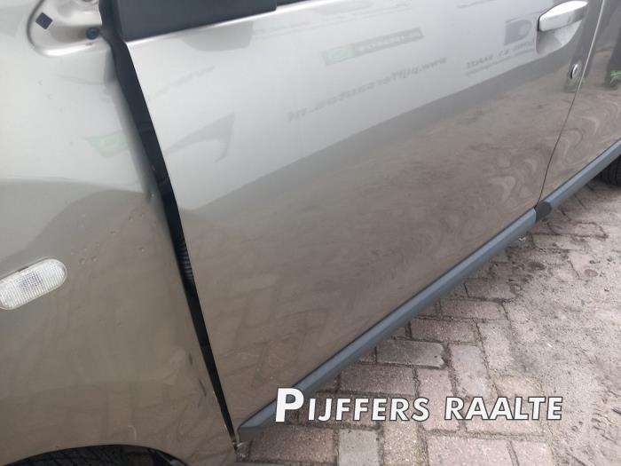 Dacia Lodgy 1.2 TCE 16V Skrotfordon (2013, BEIGE CENDRE)