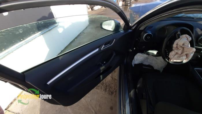 Audi A3 1.6 TDI Ultra 16V Skrotfordon (2014, GRIJS)