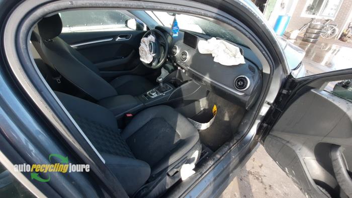 Audi A3 1.6 TDI Ultra 16V Skrotfordon (2014, GRIJS)